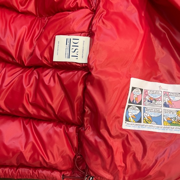 Authentic (worn once) Moncler red shiny puffer jacket - Picture 6 of 7